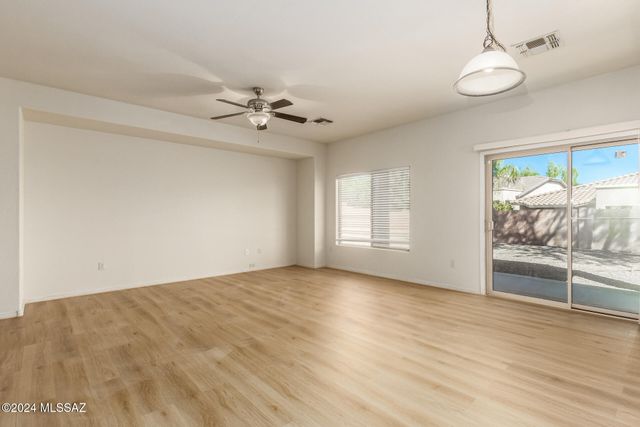 7104 W Amber Burst Court, Tucson, AZ 85743