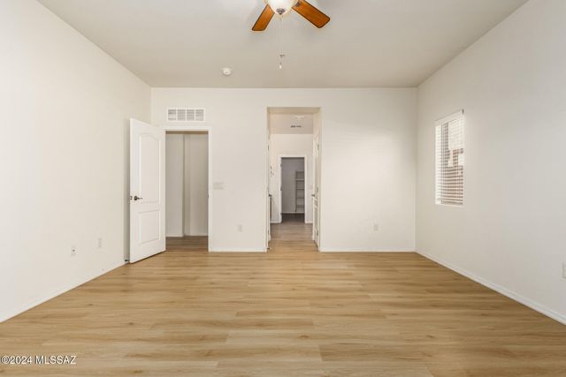 7104 W Amber Burst Court, Tucson, AZ 85743