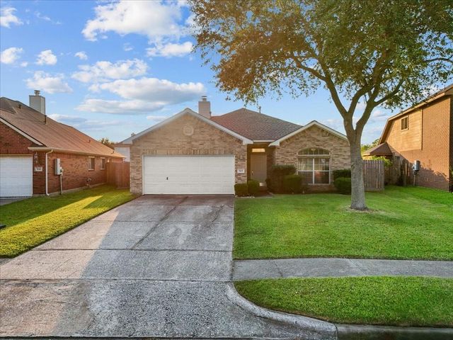 5106 Chase Park Gate Street, Bacliff, TX 77518