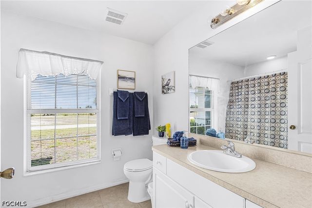 307 NE 25th TER, Cape Coral, FL 33909