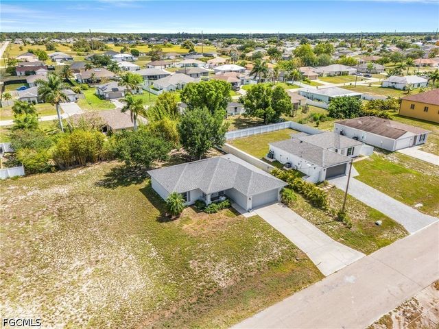 307 NE 25th TER, Cape Coral, FL 33909