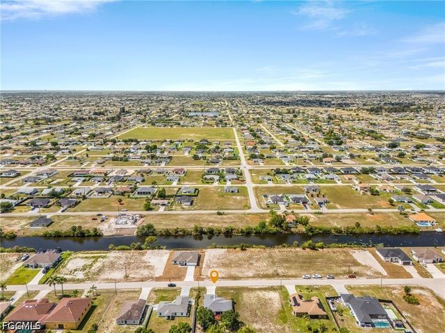 307 NE 25th TER, Cape Coral, FL 33909