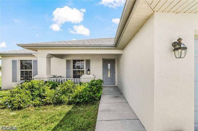 307 NE 25th TER, Cape Coral, FL 33909