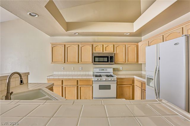 211 Crown Imperial Street, Henderson, NV 89074