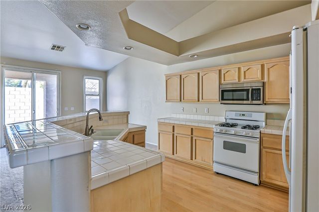 211 Crown Imperial Street, Henderson, NV 89074