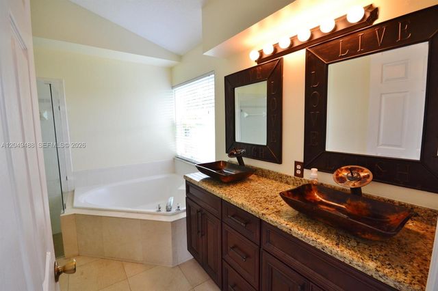 17569 N 89th Place N, Loxahatchee, FL 33470
