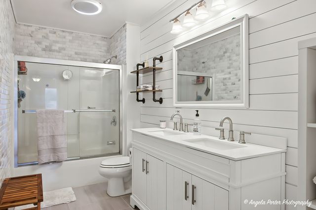 3704 W Lake Shore Drive, Wonder Lake, IL 60097