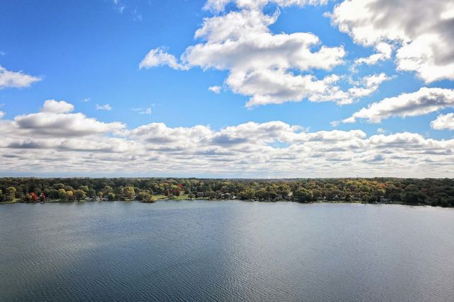 3704 W Lake Shore Drive, Wonder Lake, IL 60097