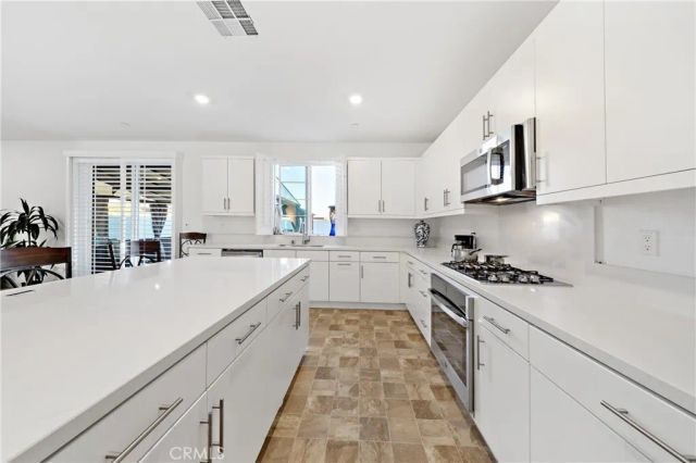 30842 White Pines, Menifee, CA 92584