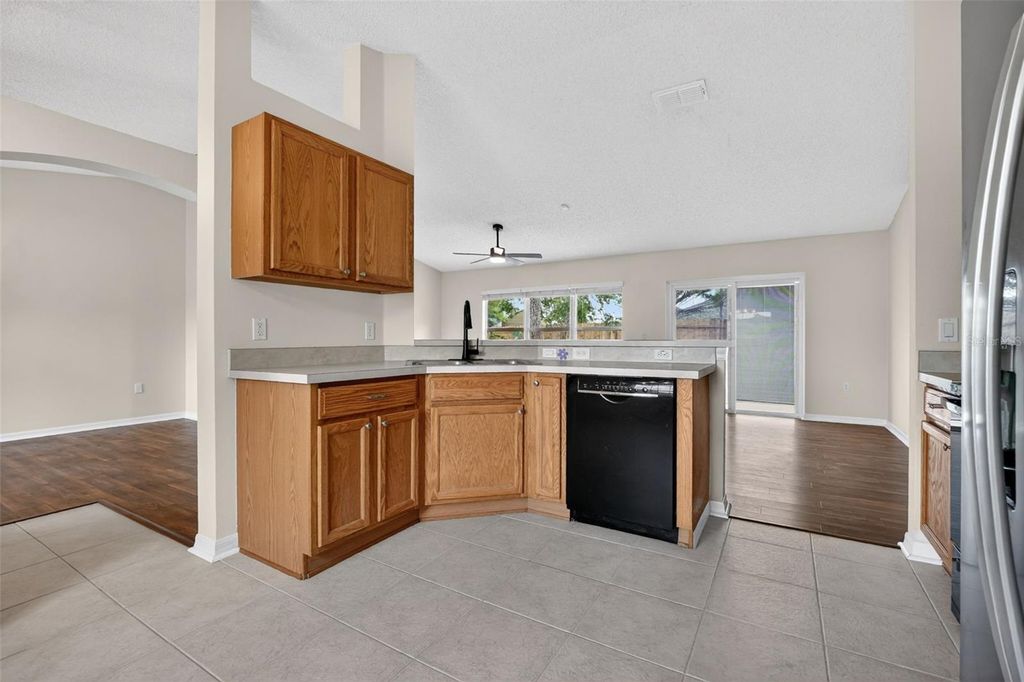 Image 8 of property listing at 3343 CALDWELL STREET, Deltona, FL 32738