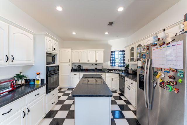 1010 NE 17th Street, Paris, TX 75460