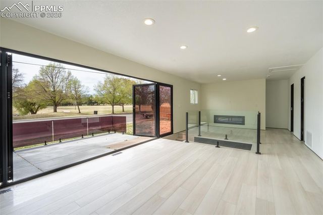 6735 W 2nd Avenue, Lakewood, CO 80226