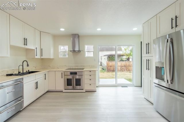 6735 W 2nd Avenue, Lakewood, CO 80226