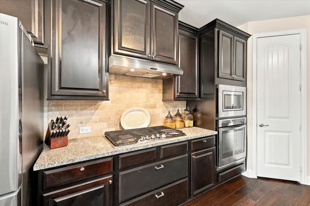 901 Hartford Court, Roanoke, TX 76262