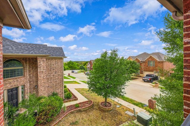 901 Hartford Court, Roanoke, TX 76262