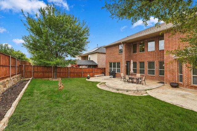 901 Hartford Court, Roanoke, TX 76262