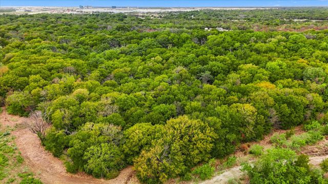 901 Hartford Court, Roanoke, TX 76262