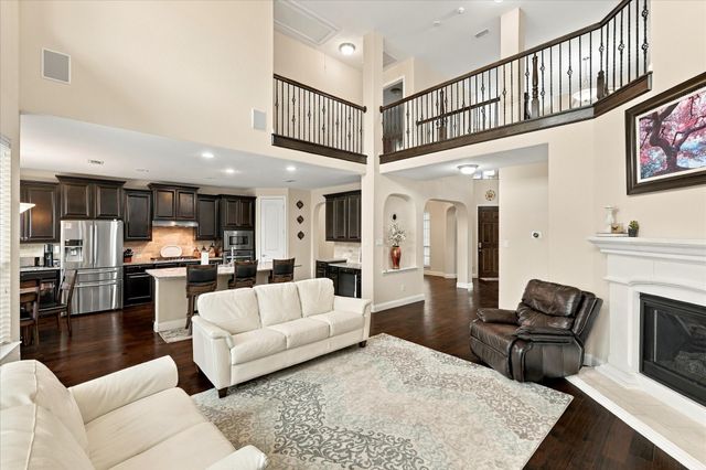 901 Hartford Court, Roanoke, TX 76262