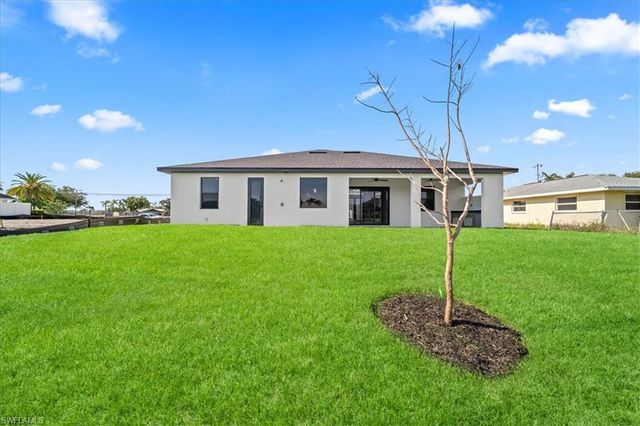608 SW 20th TER, Cape Coral, FL 33991