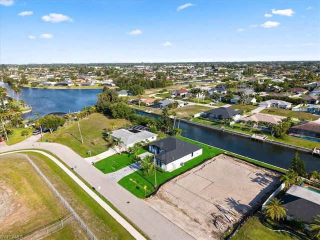608 SW 20th TER, Cape Coral, FL 33991