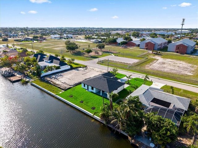 608 SW 20th TER, Cape Coral, FL 33991