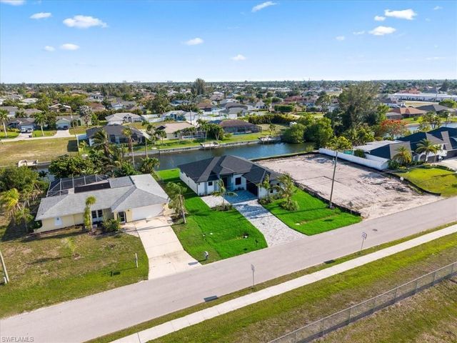 608 SW 20th TER, Cape Coral, FL 33991