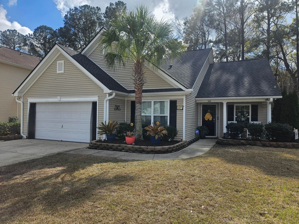Image 2 of property listing at 144 Veranda Drive, Summerville, SC 29485