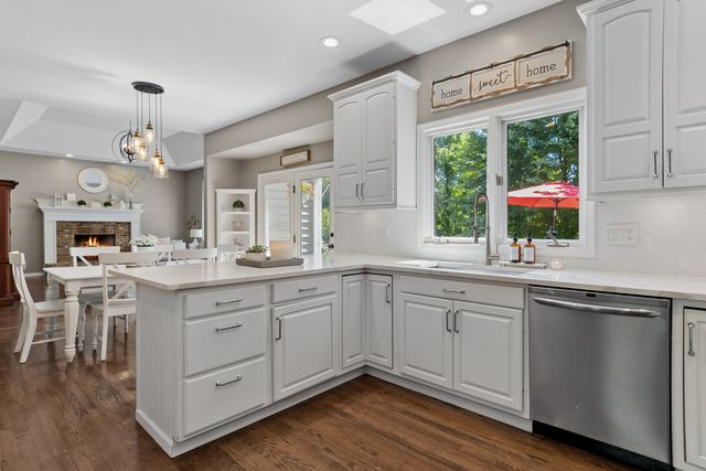 2236 Stowe Circle, Naperville, IL 60564