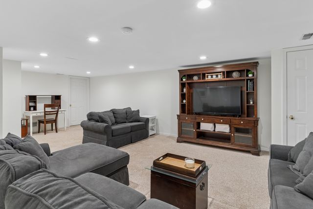 2236 Stowe Circle, Naperville, IL 60564