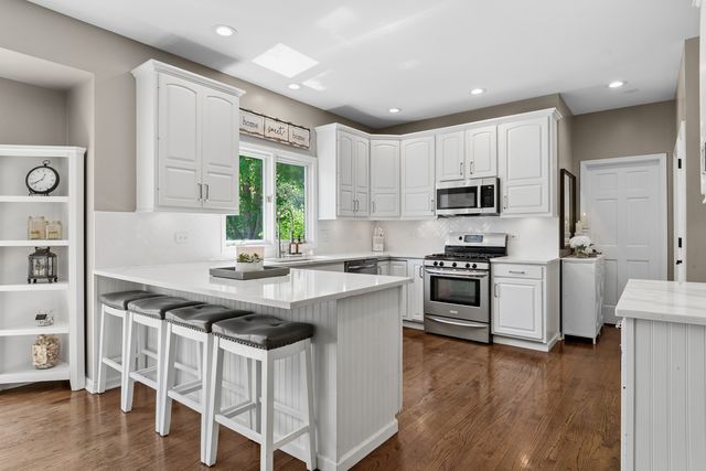 2236 Stowe Circle, Naperville, IL 60564
