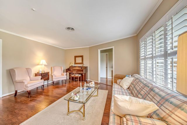 1330 Foxwood Road, Houston, TX 77008
