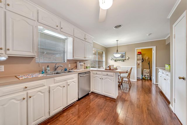 1330 Foxwood Road, Houston, TX 77008