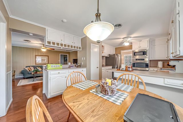 1330 Foxwood Road, Houston, TX 77008