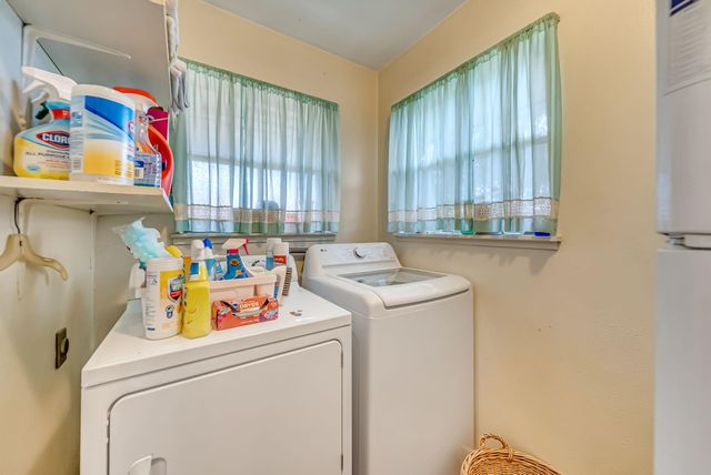 1330 Foxwood Road, Houston, TX 77008