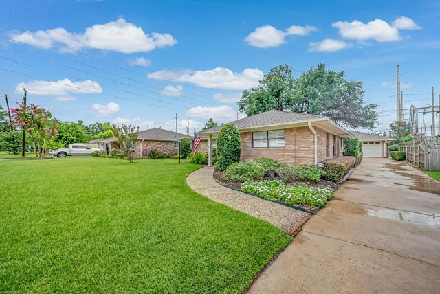 1330 Foxwood Road, Houston, TX 77008
