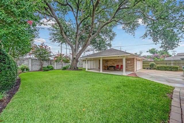 1330 Foxwood Road, Houston, TX 77008