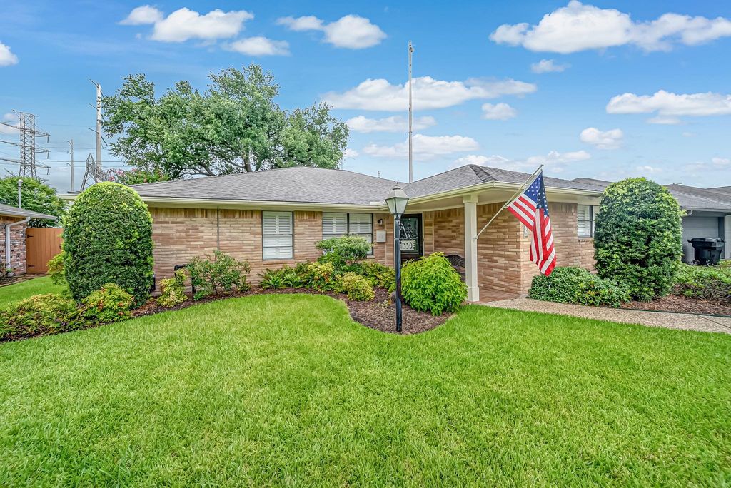 1330 Foxwood Road, Houston, TX 77008