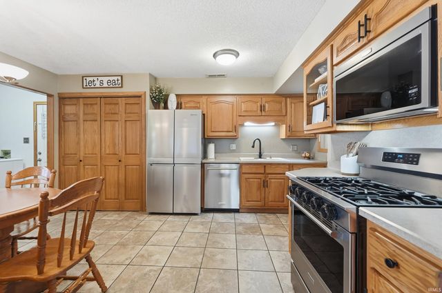 6335 Tanbark Trail, Fort Wayne, IN 46835