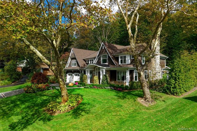 35 Mimosa Drive, East Hills, NY 11576
