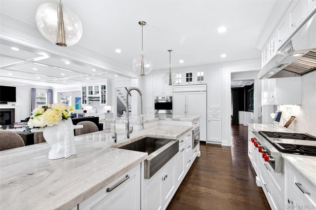 35 Mimosa Drive, East Hills, NY 11576