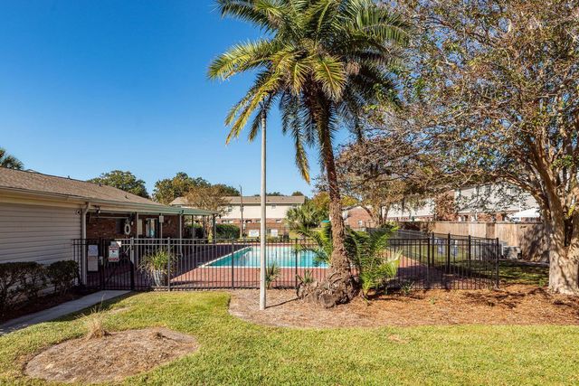 415 Parkdale Drive 14d, Charleston, SC 29414