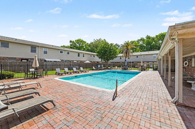 415 Parkdale Drive 14d, Charleston, SC 29414