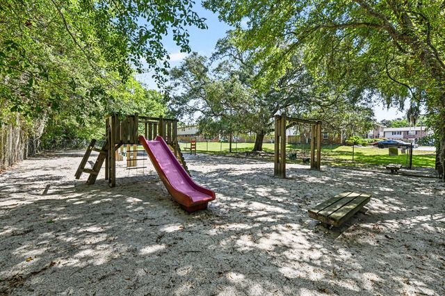 415 Parkdale Drive 14d, Charleston, SC 29414