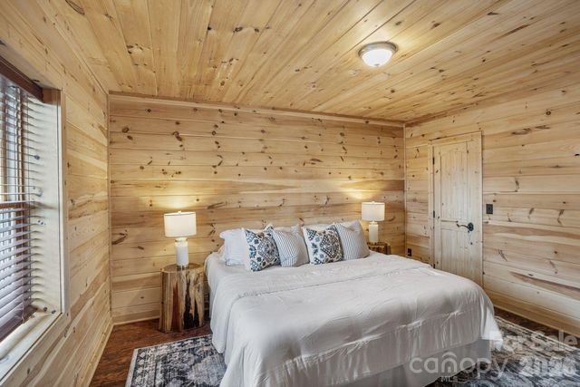 1732 Waters Edge Drive, Granite Falls, NC 28630