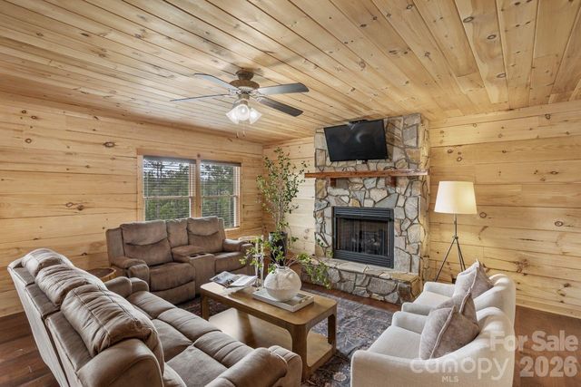 1732 Waters Edge Drive, Granite Falls, NC 28630