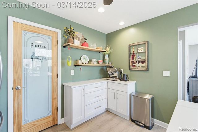 37824 Jefferson Avenue, Harrison Twp, MI 48045