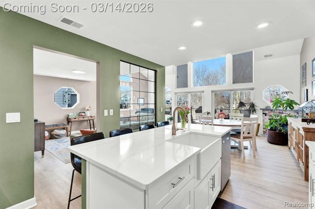 37824 Jefferson Avenue, Harrison Twp, MI 48045