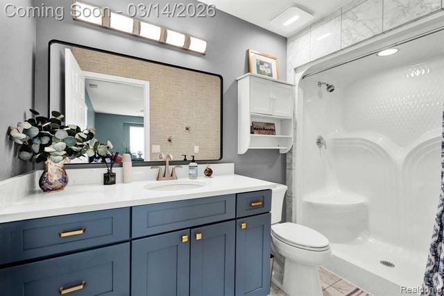 37824 Jefferson Avenue, Harrison Twp, MI 48045