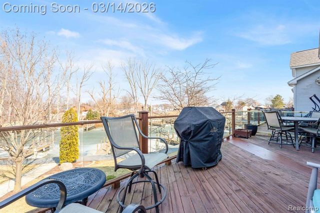 37824 Jefferson Avenue, Harrison Twp, MI 48045