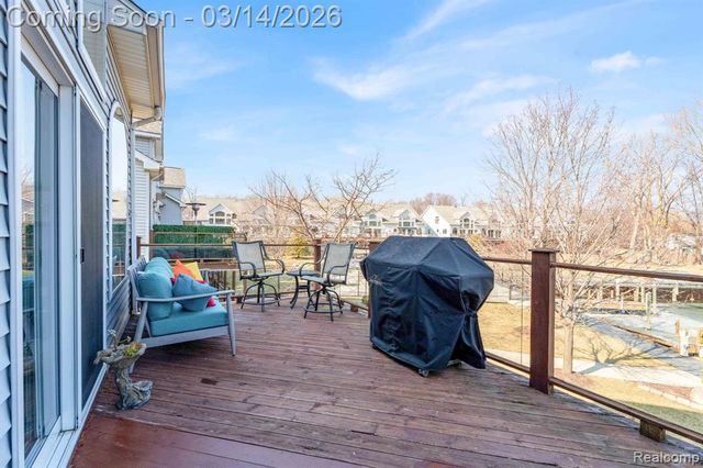 37824 Jefferson Avenue, Harrison Twp, MI 48045